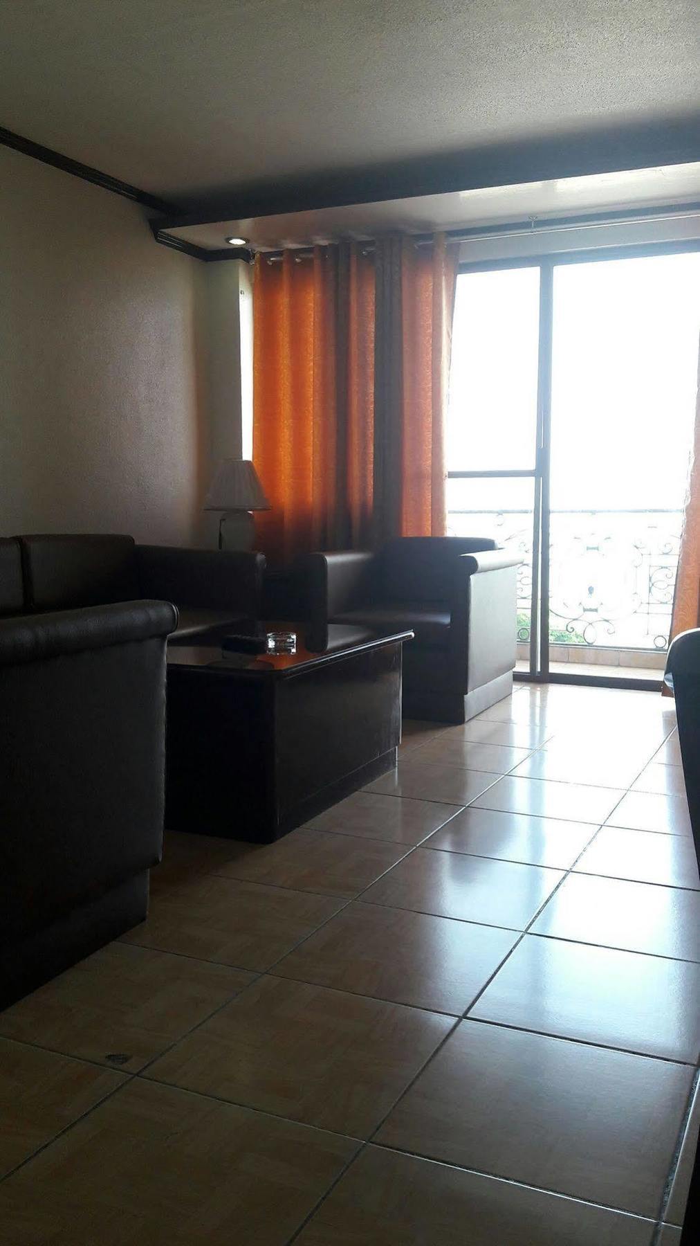Don Felipe Hotel Ormoc Exterior foto